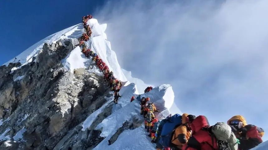 Climbers in a huge queue to the summit of Everest, rapidly running out of oxygen.