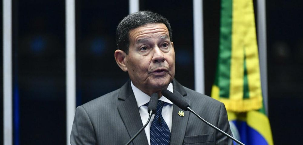 Coronel acusa Mourão e Exército de corrupção na compra de simulador