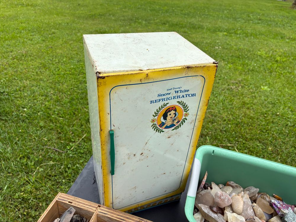 A toy Snow White refrigerator 