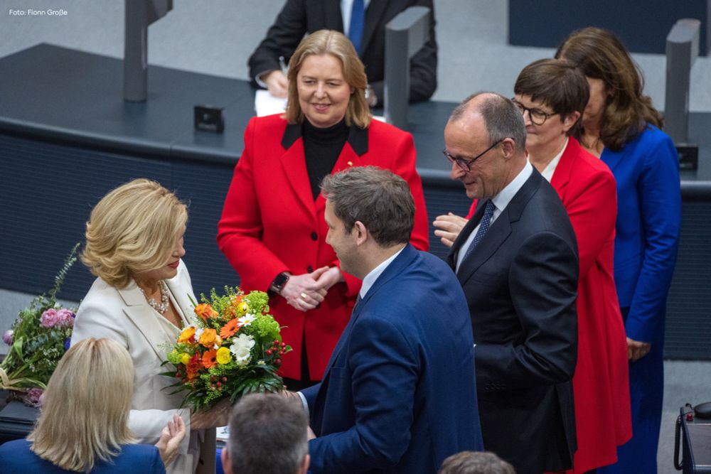 Bärbel Bas, Lars Klingbeil, Saskia Esken, Aydan Özguz gratulieren Julia Klöckner. Bild: Fionn Große