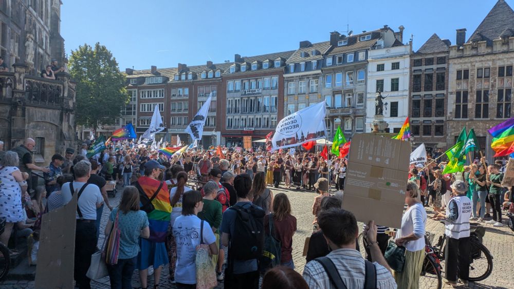 Abschlusskundgebung auf dem Aachener Marktplatz 