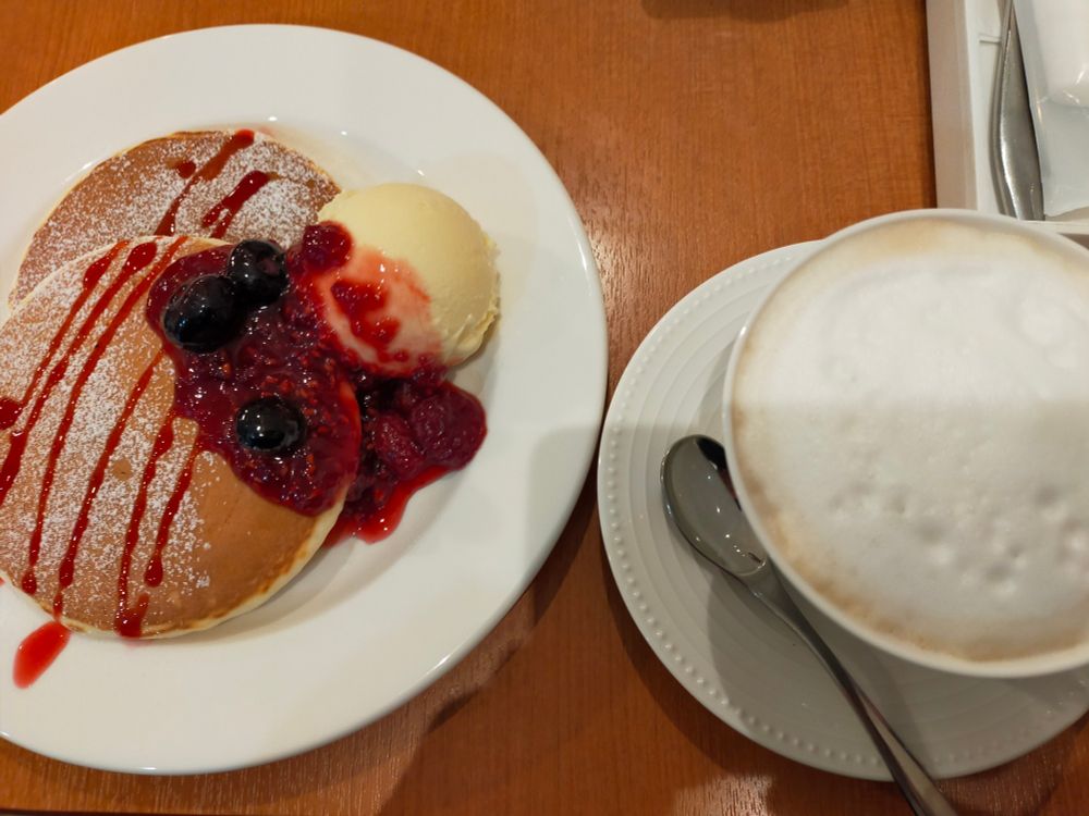 パンケーキとカフェラテ