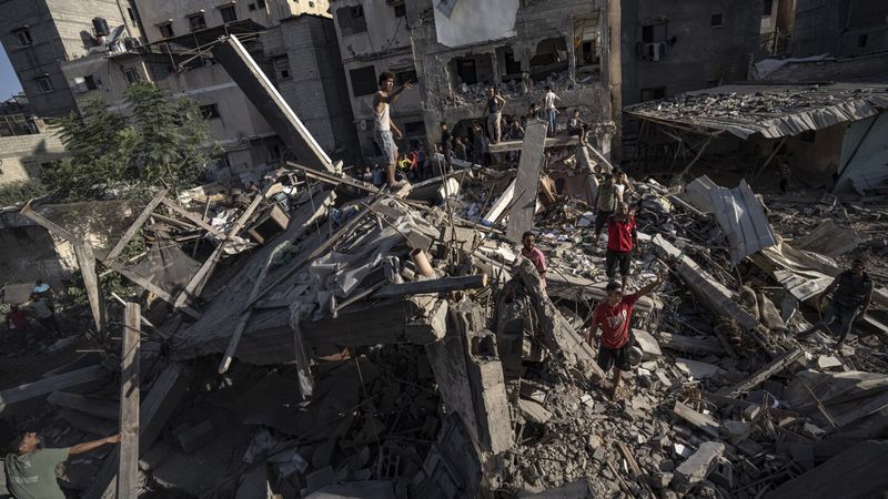 Israeli jets strike Gaza refugee camp, as US fails to win immediate support for pause in fighting