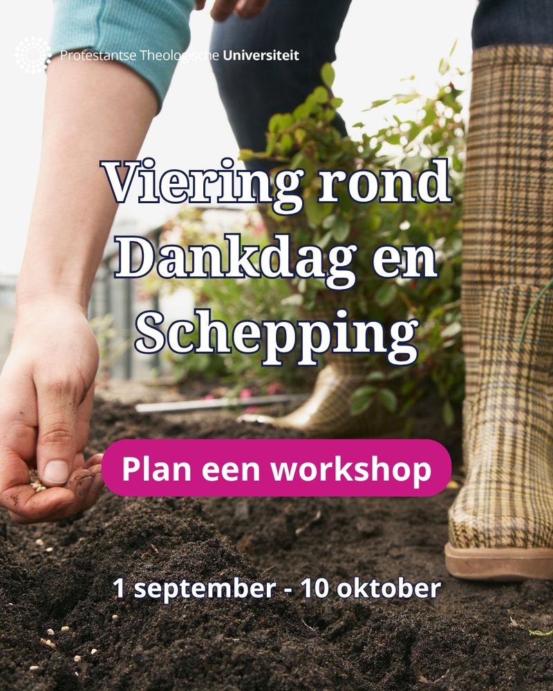 Een hand zaait zaadjes in de grond.