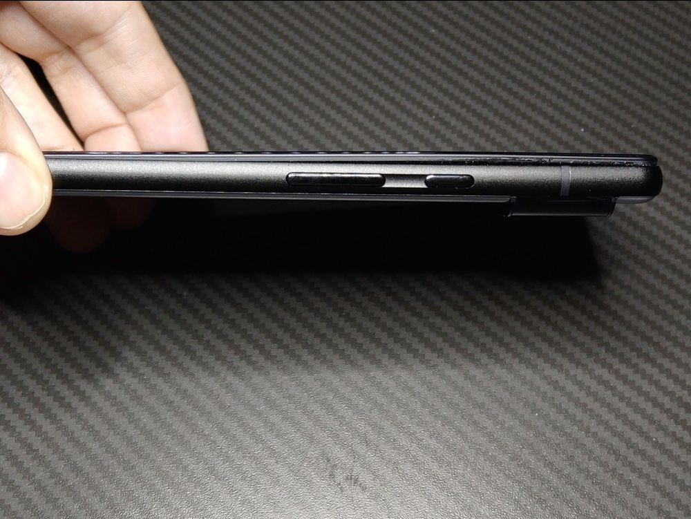 Pixel 6 side view with a curved display as a result of an inflated battery.