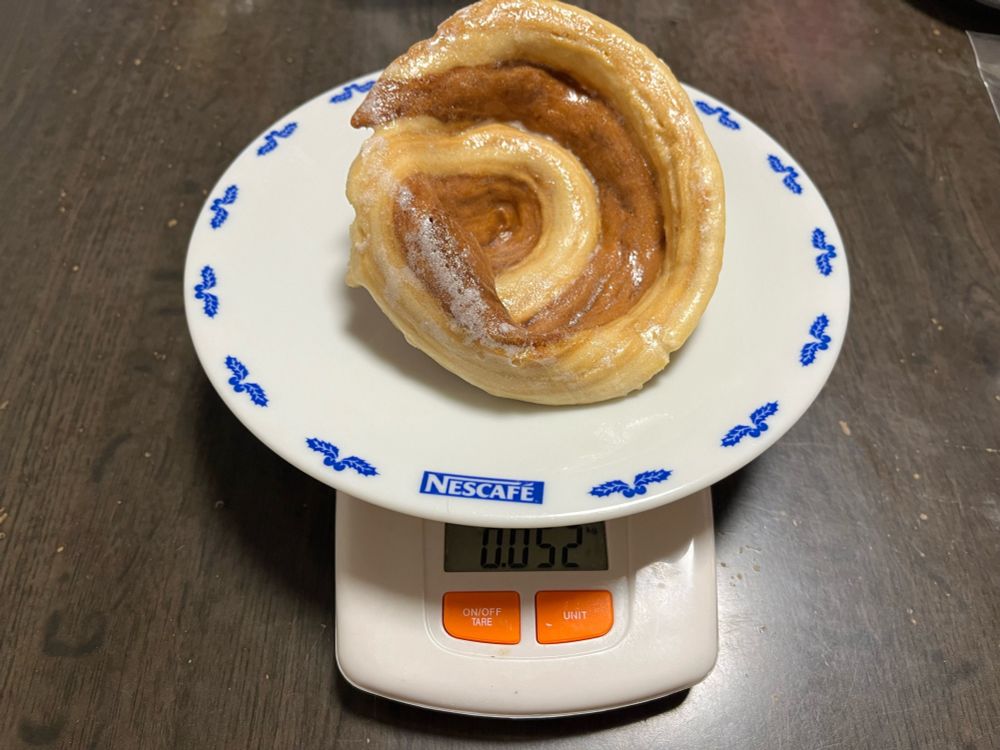 1枚目…52g（写真参照）
2枚目…46g
平均…約50g