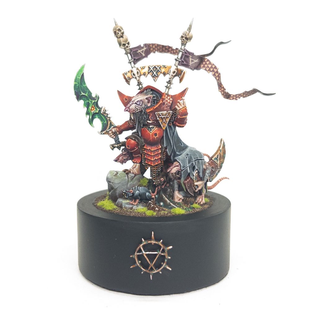 Krittok foulblade in red armour, based on a plinth - from the front 
