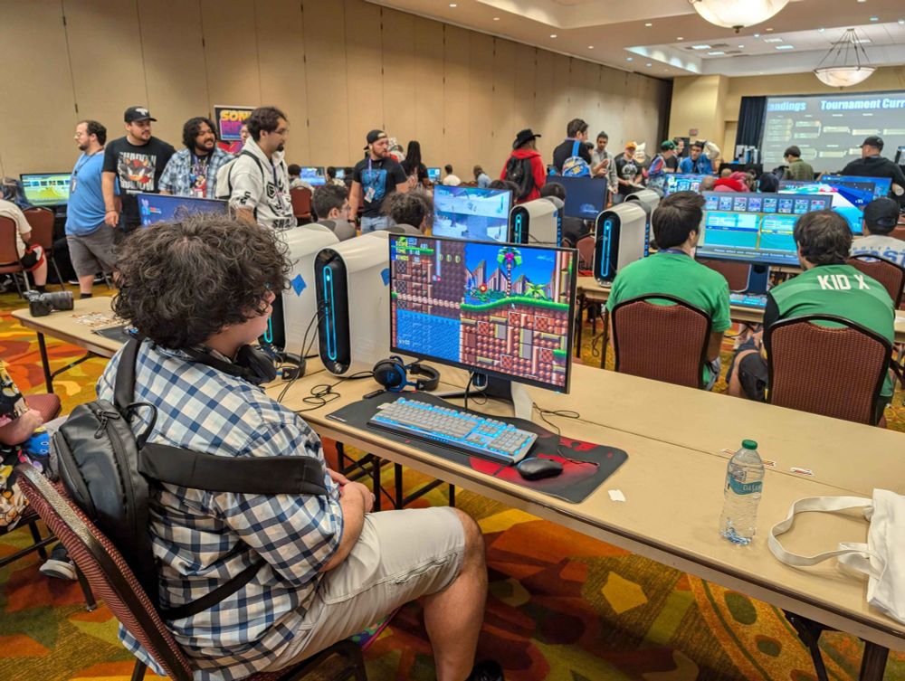 An individual playing Sonic Tameshi.