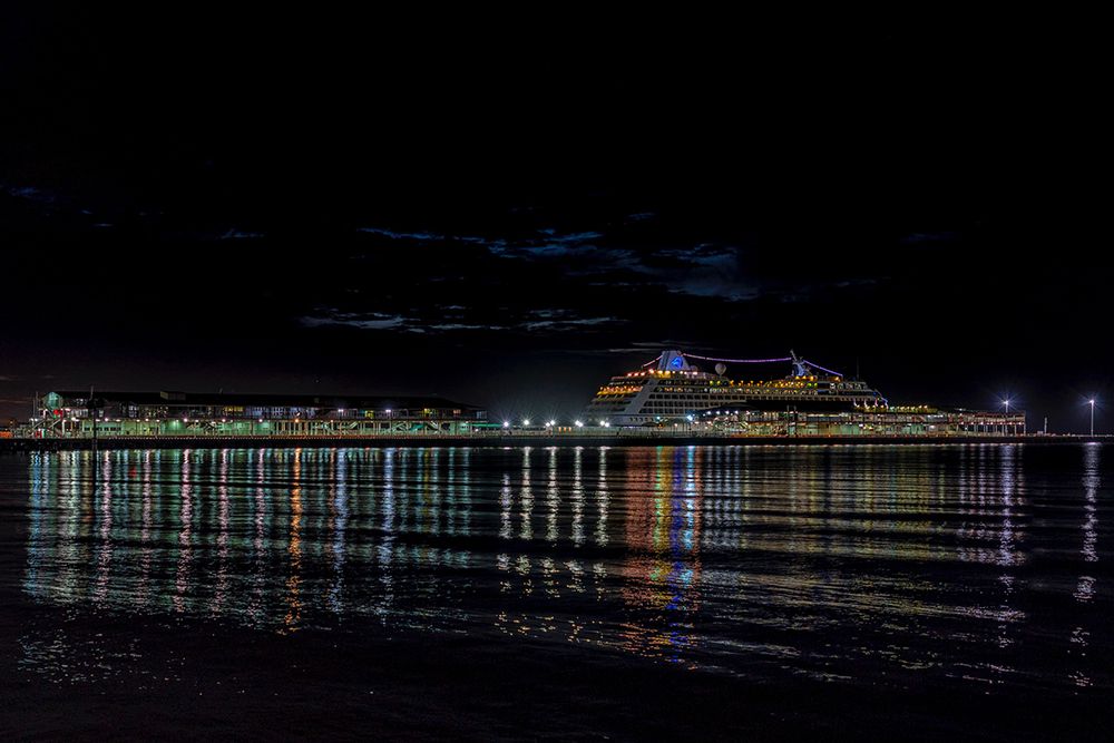 Port Phillip Bay Victoria December 2023
#photography
#nightphotophotography
#reflections