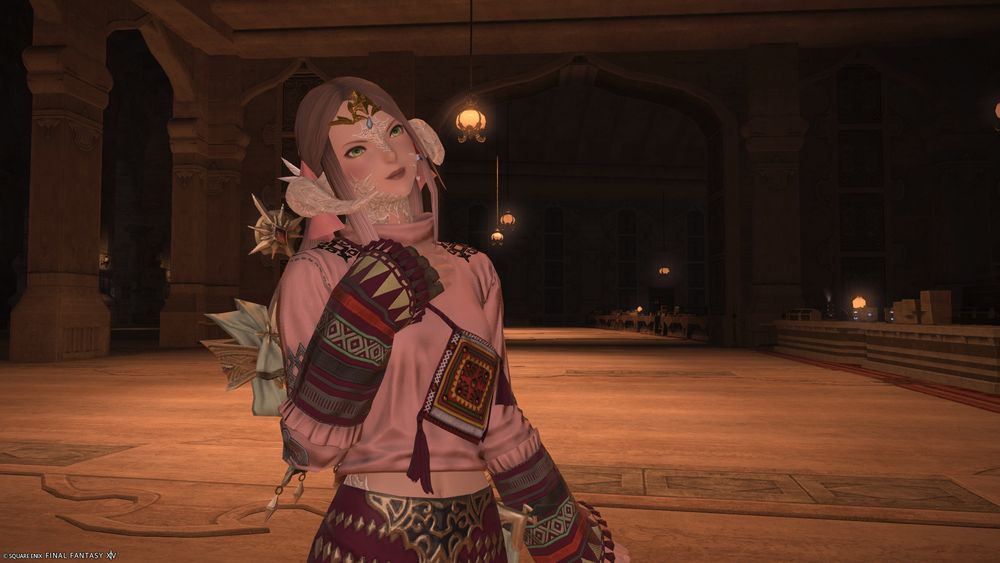 Therru/Tehanu smiling, hand on torso, in Gridania. Therru is my dragon-girl (Au Ra)