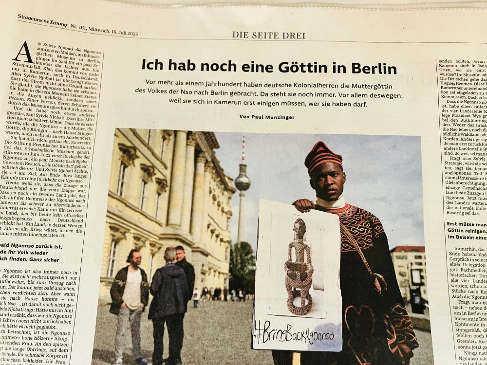 Ausschnitt aus Artikel von Paul Munzinger in Süddeutscher Zeitung vom 16.07.2025: „Ich hab noch eine Göttin in Berlin“