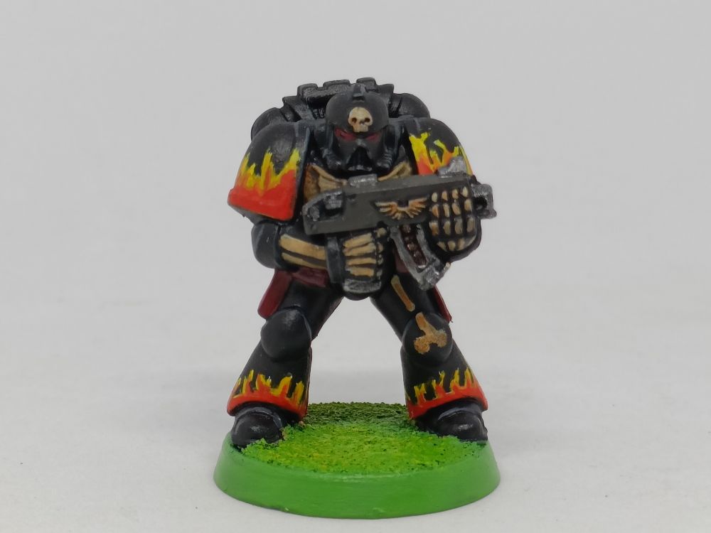 Space Marine in Legion of the Damned colours. Mini is from the second edition box set.