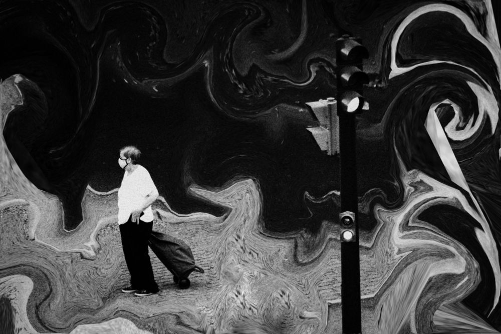 Pic of a woman waiting in a cross (pic in black and white).