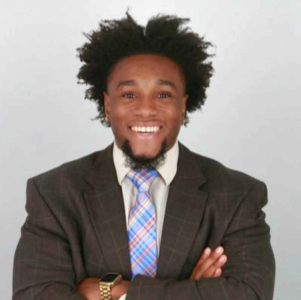 An image of Clinical Psychology PhD student Elijah R. Murphy.