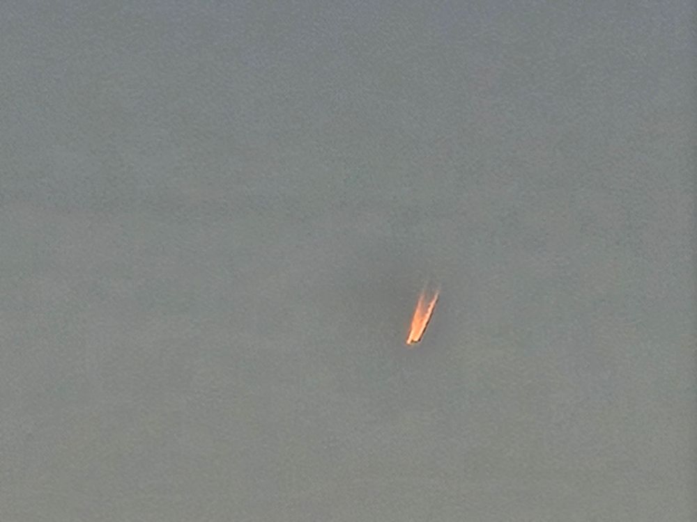 Yesterday's view
Far in the sky, far away, high-burning airplanes and clouds