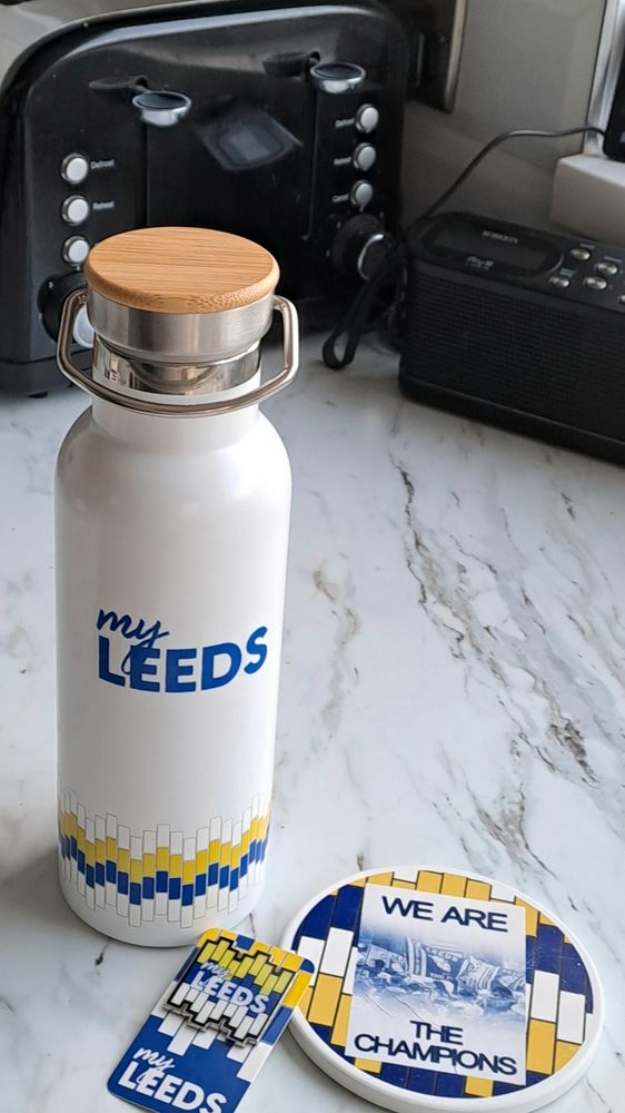 Pic of LUFC members' 'My Leeds' gift of chill-bottle, pin badge & coaster in white/yellow/blue and Lowfields tunnel tile pattern