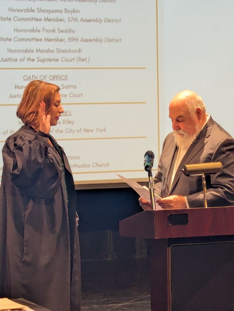 Alexis Riley taking the oath of office