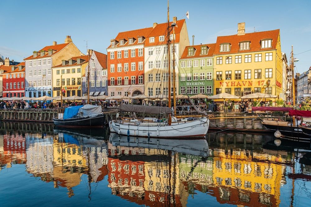 Copenhagen River. Image by Duc Tinh Ngo from Pixabay.