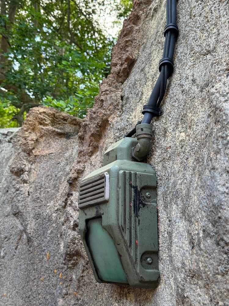 Decorative speaker and power cable in the queue