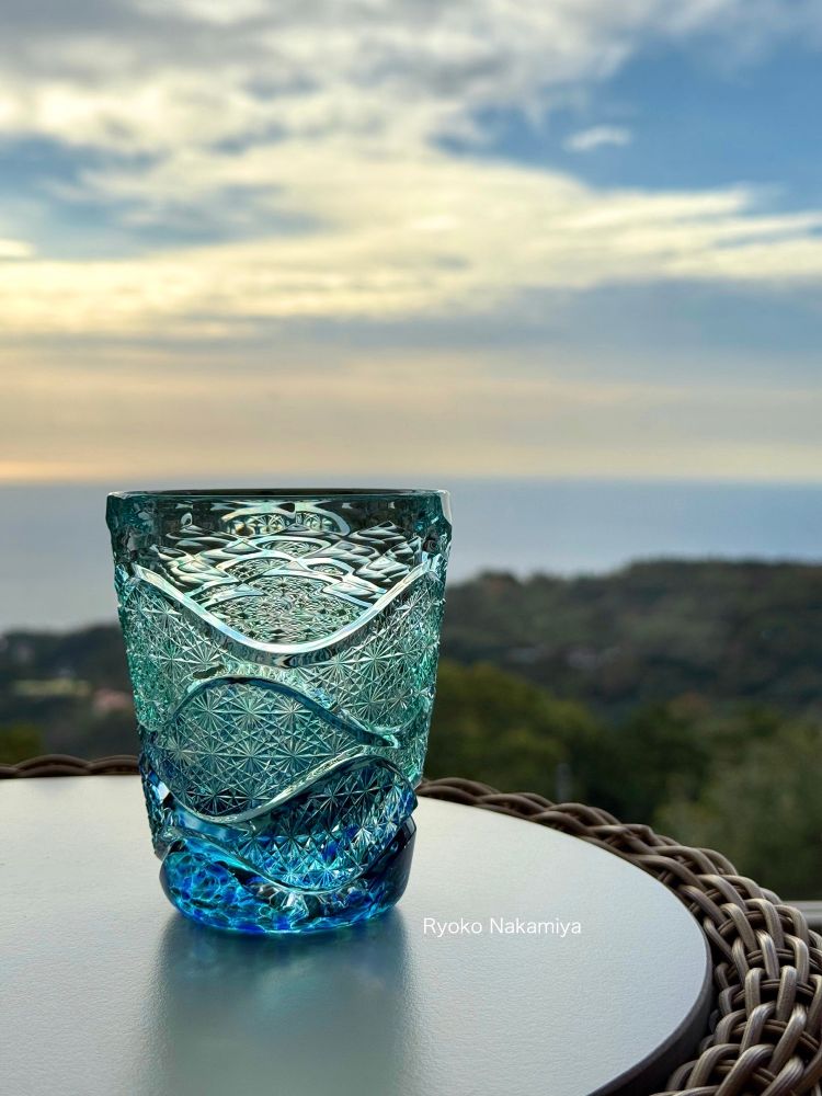 江戸切子   ロックグラス「汐騒」　
作 : 中宮涼子