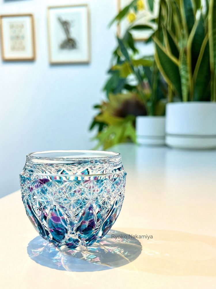 江戸切子  ぐい呑み 「glass house」
edokirko
cut glass
sake glass
Ryoko Nakamiya
KIRIKO TORIKO
