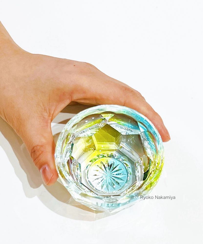 江戸切子  ぐい呑み 「久遠」
edokirko
cut glass
sake glass
Ryoko Nakamiya
KIRIKO TORIKO
