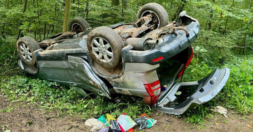 Unfall in Rheinbach: 75-jähriger Autofahrer überschlägt sich auf Parkplatz