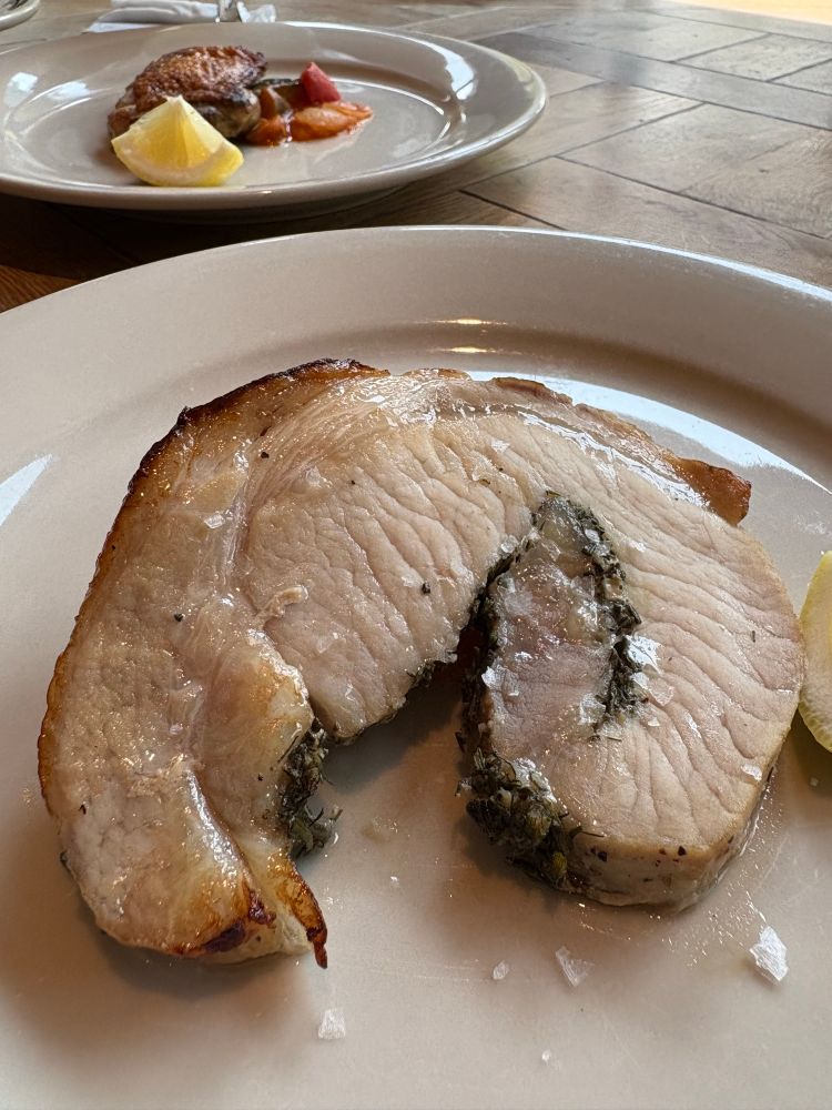 ハーブと塩気が程よいポルケッタ