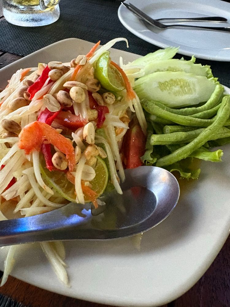 little spicy と言ったにもかかわらず激辛のソムタム