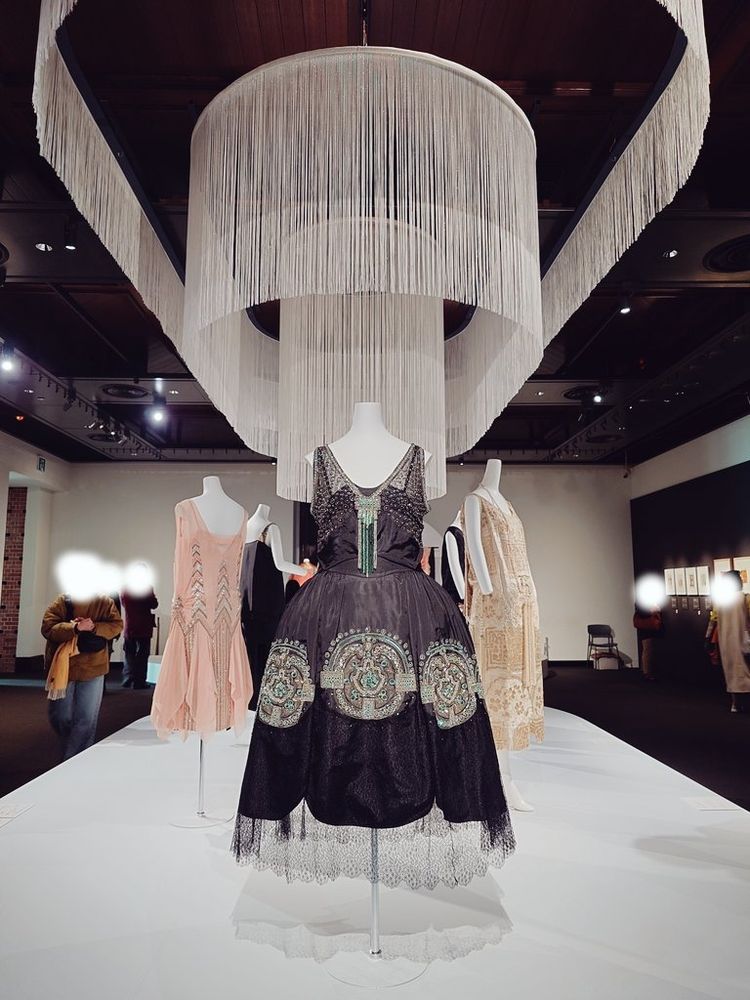 アール・デコの服めちゃくちゃいいですね。