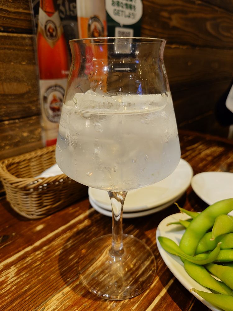 スコットランド(だったはず)のクラフトジンソーダである。