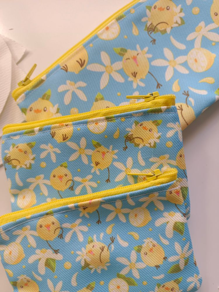 Monederos hechos a mano con estampado de Pollito limón y flores 