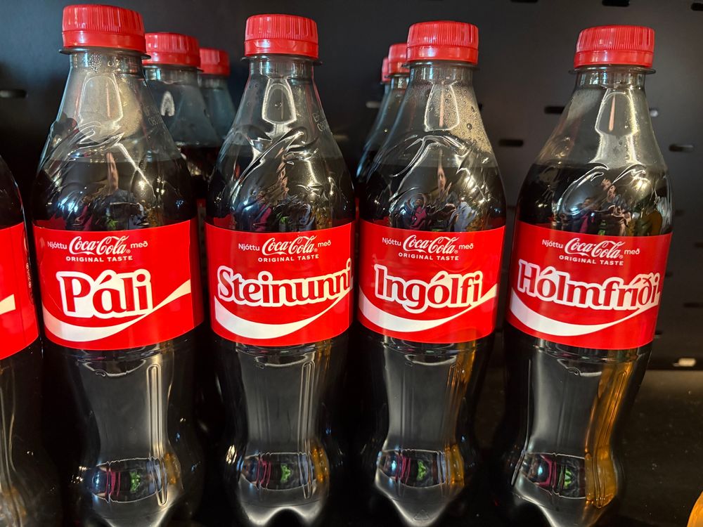 Row of coke bottles with Icelandic names, Páli, Steinunni, Ingólfi, Hólmfríði