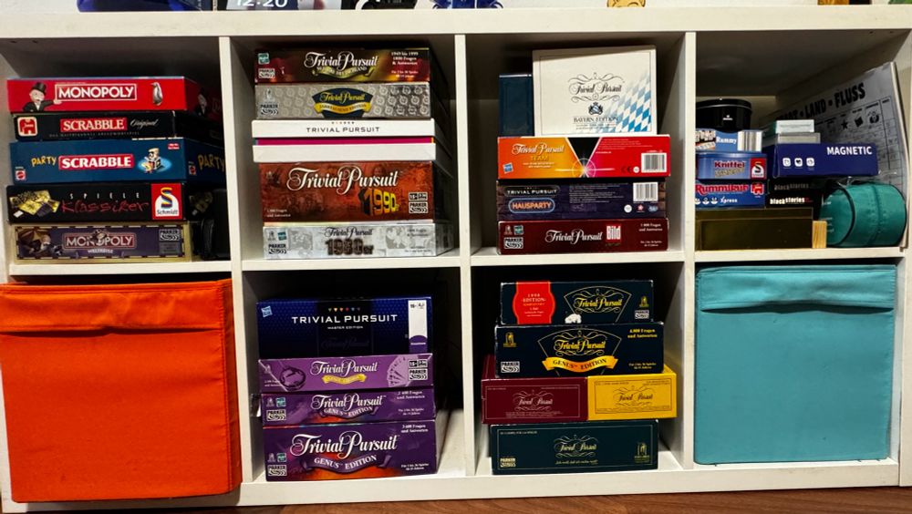 Sammlung mit verschiedenen spielen meistens verschiedene Versionen von trivial pursuit.