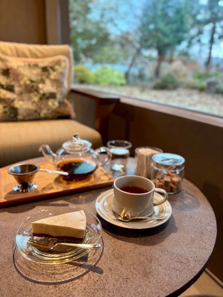 TE HANDELの紅茶「ブルースター」とレアチーズケーキ