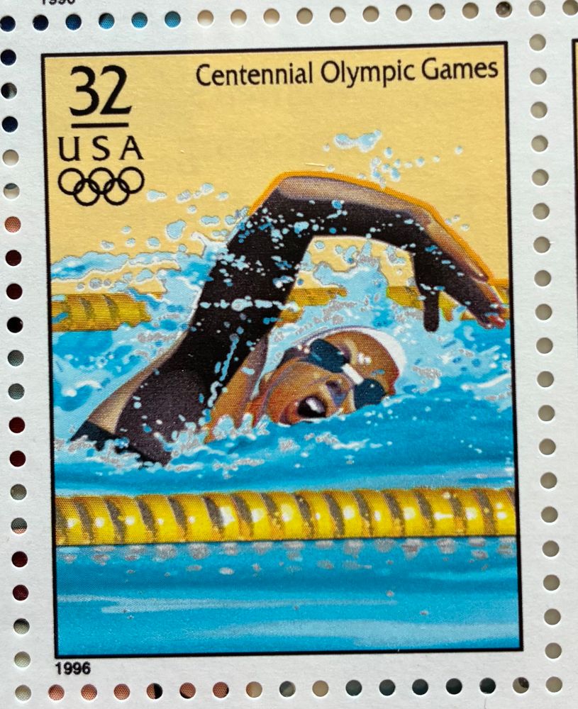 Freestyle swimmer in between lane lines 