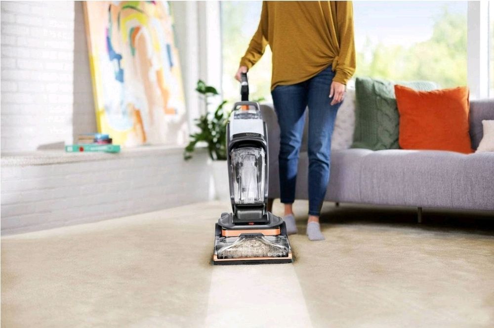 Steam carpet cleaner operated by a faceless baddie representing virtue and martyrdom 
