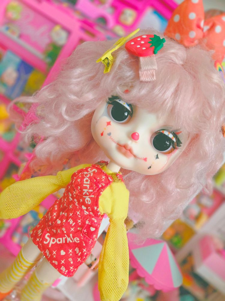 Closeup of the doll with black eyes