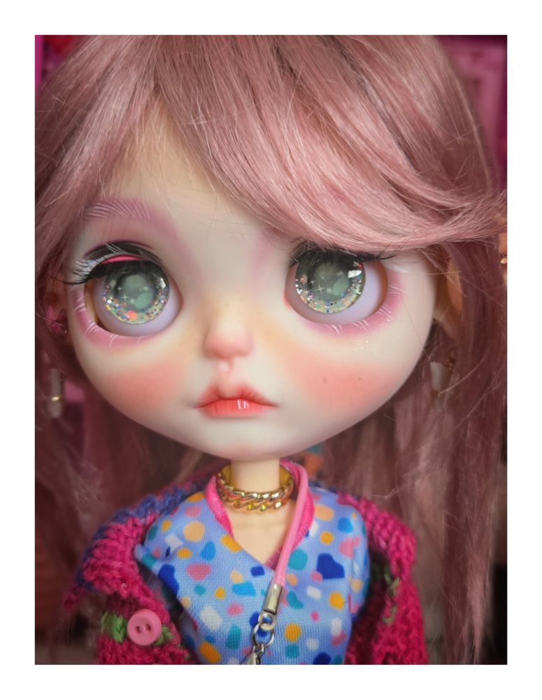 Another closeup of the doll with green eyes