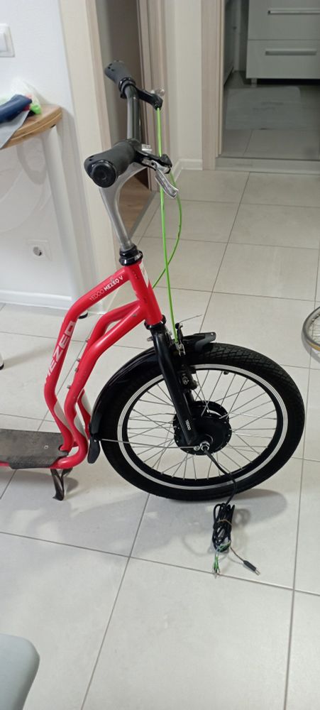 350w motor installed in front wheel of kick scooter.