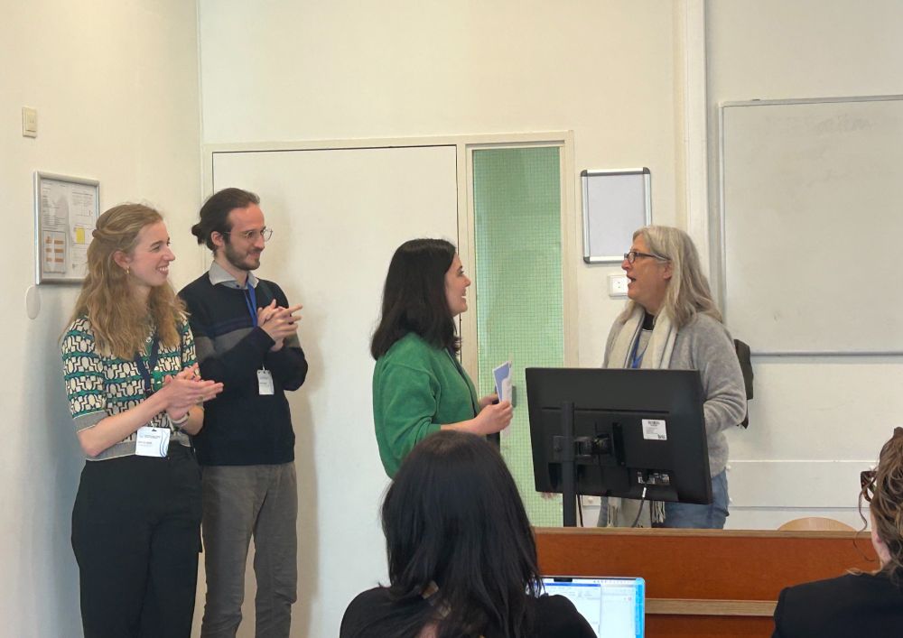 Picture of the award ceremony for the Leslie Page Moch Prize, presented by editor Dr. Linda Reeder (University of Missouri) to Çiğdem Billur-Ada (Leiden University)