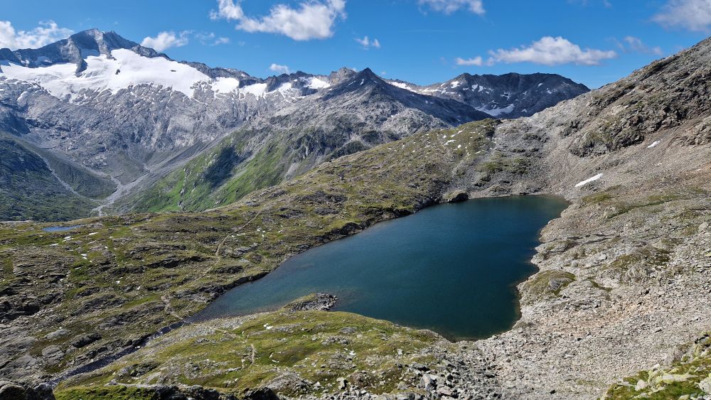 Unterer Schwarzhornsee (2543 m elevation) with Großelend glacier in the background