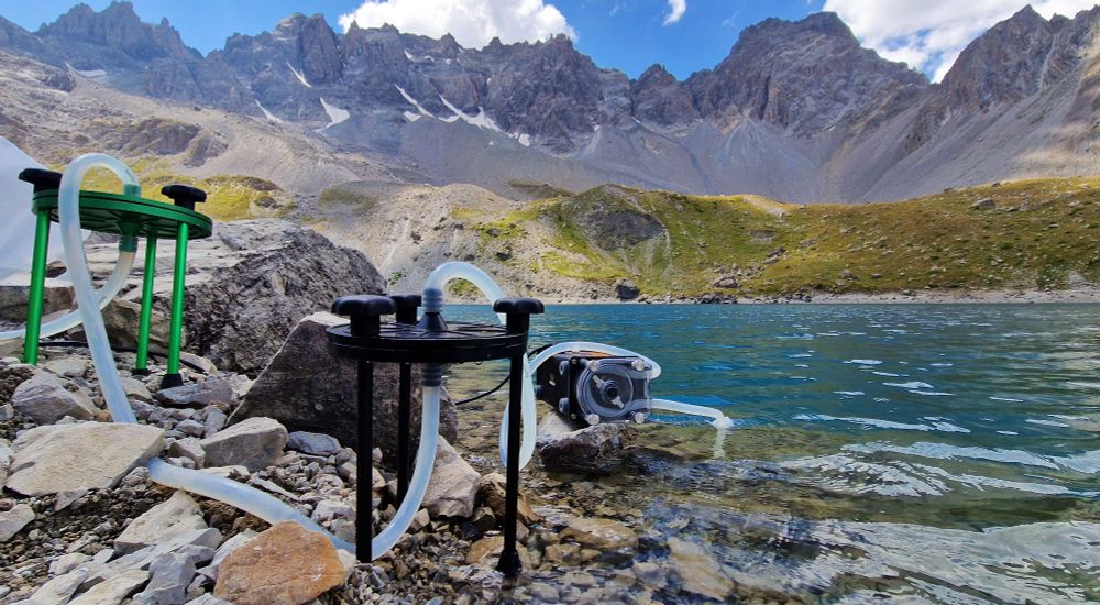The clear waters of Lac Sainte-Anne enabled efficient filtration.
