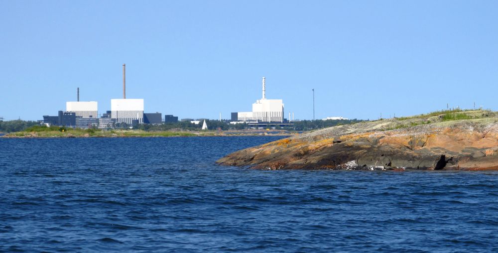 Blick auf das Kraftwerk Oskarshamn, Reaktoren 1-3, in Schweden.
Autor/Urheber: Anchor2009, https://commons.wikimedia.org/w/index.php?curid=28096979
Lizenz: CC BY-SA 3.0