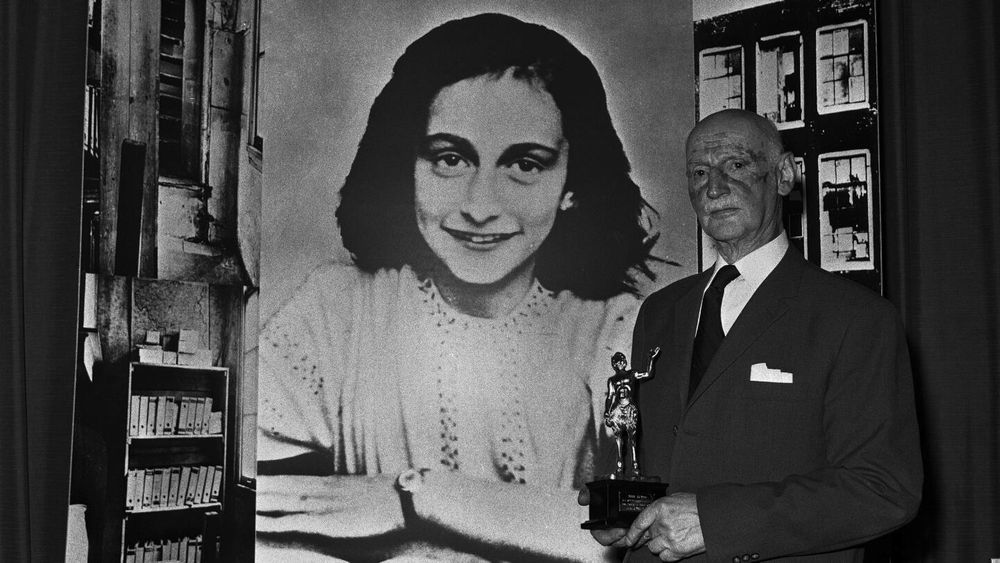 A high school along Florida’s Atlantic Coast has removed a graphic novel based on the diary of Anne Frank after a leader of a conservative group challenged it, claiming it minimized the Holocaust. “An...