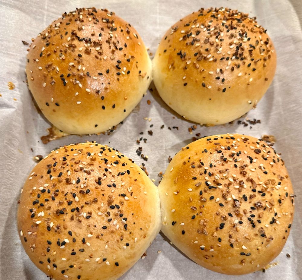 Everything bagel hamburger buns