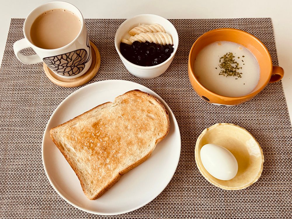 トースト(はちみつ)/ゆでたまご/ポタージュ/フルーツヨーグルト/カフェオレ