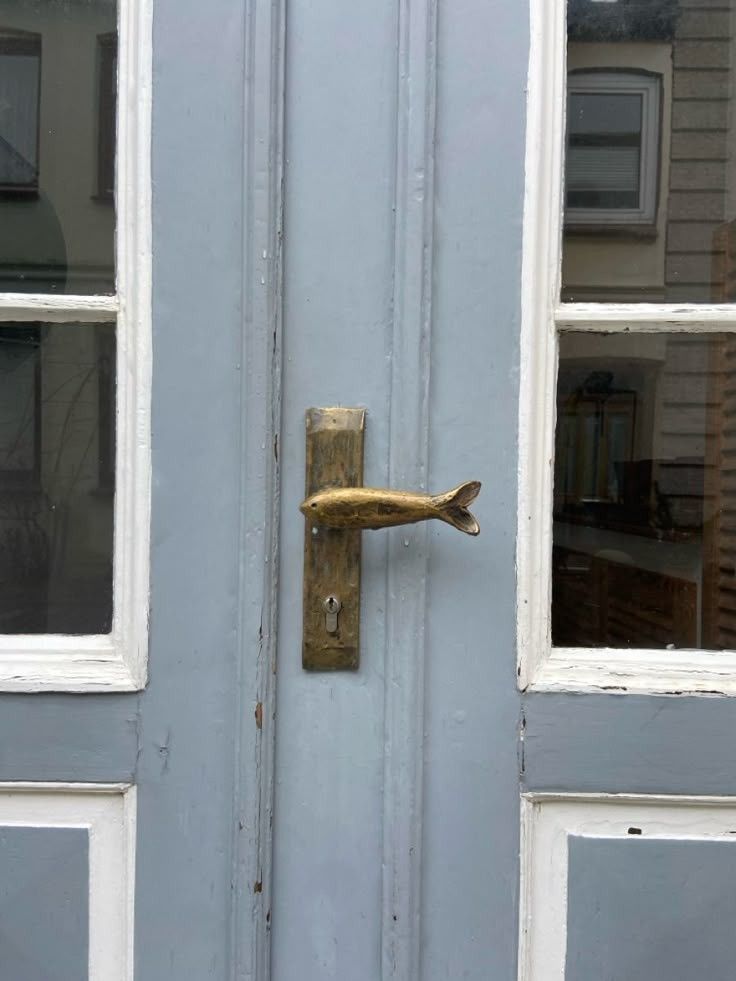 Fish door knob