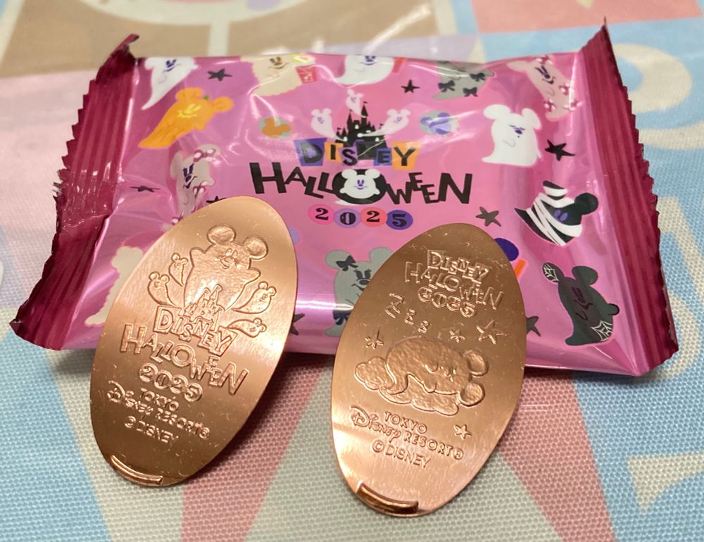 ディズニーハロウィーンのグミとスーベニアメダル