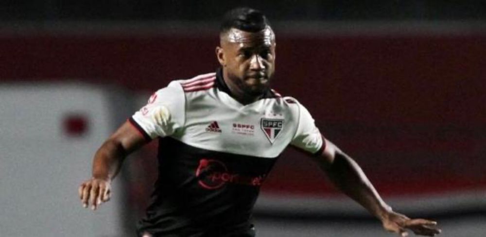 Vitória que comprar o volante Luan, emprestado pelo São Paulo